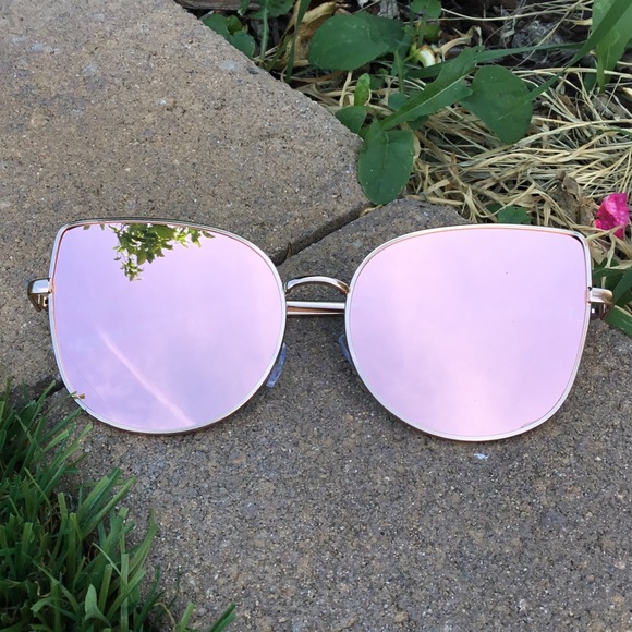 Rose Gold Mirrored Sunglasses - Picture 3 of 4
